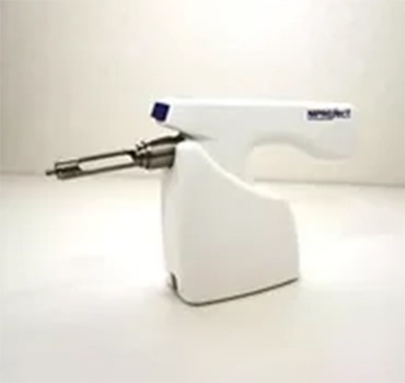 細い針と電動麻酔器でゆっくり注入